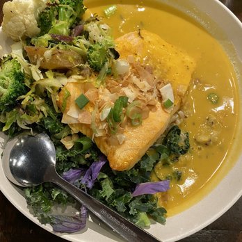 Modern Market Eatery - Curry Salmon Bowl - Salad Near Me - Austin, Texas
