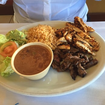 Rochas El Catan Grill - Fajitas they were so good!!! - American Near Me - Laredo, Texas