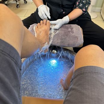 Nails La Vie - Toes - Nail Salons Near Me - Honolulu, Hawaii