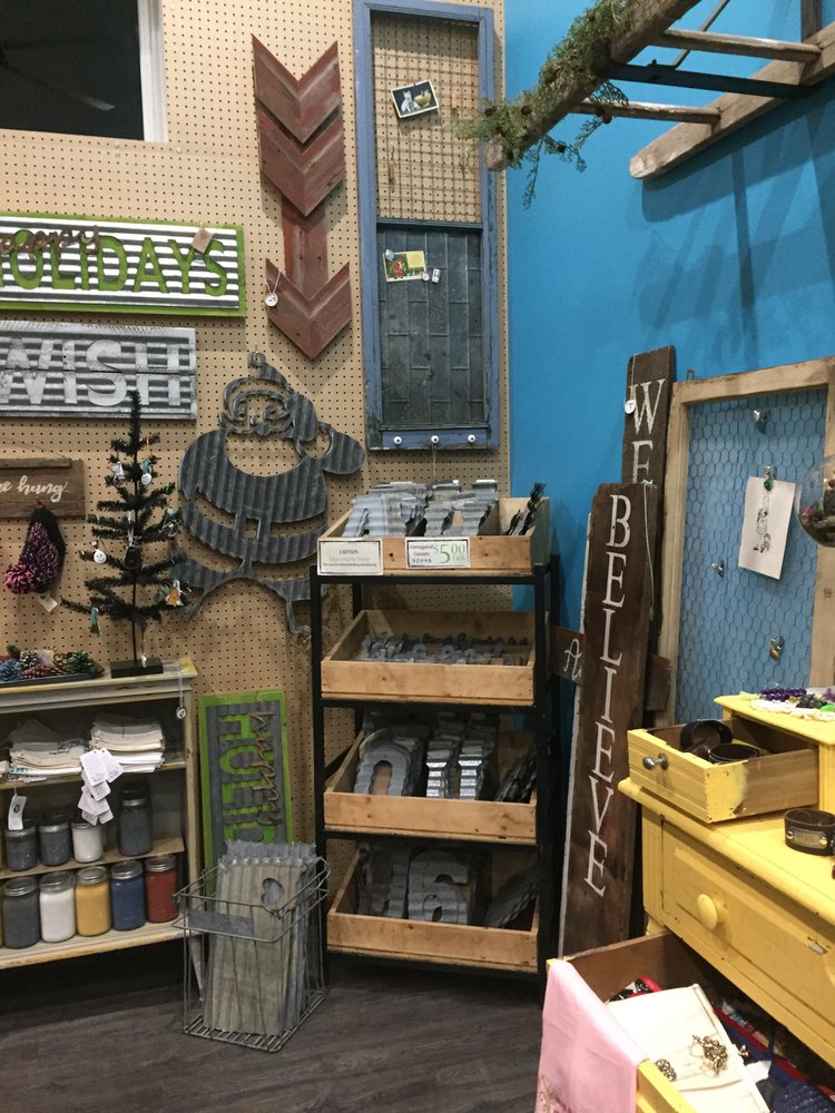 KNOTTY GNOME VARIETY & SALVAGE Updated September 2024 208 E Hwy 38