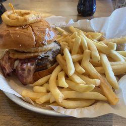 Primo Pizza - Rodeo Burger Basket