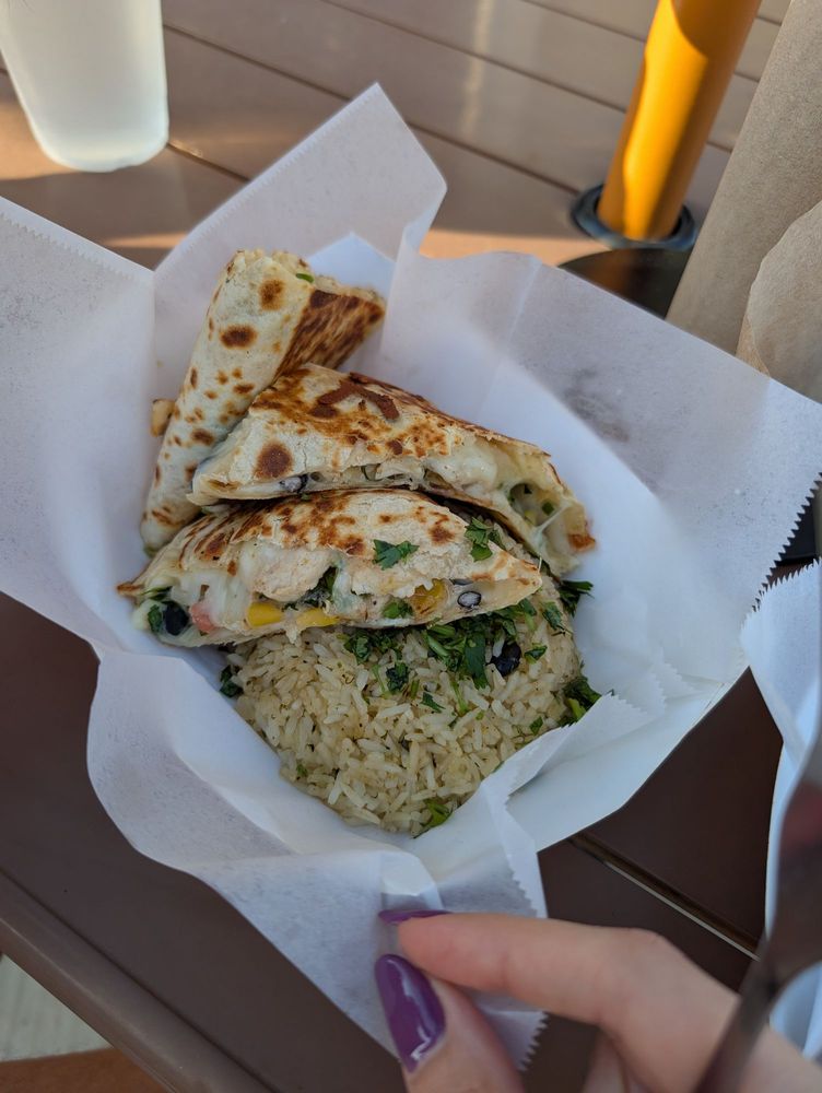 Chino's Mexicano Logo