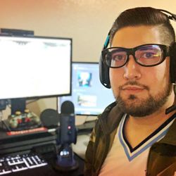 Gamer Optics - Streamer-Wearing Fitover Model