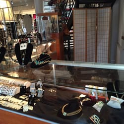 Three Divas & A SugarDaddy - Jewelry counter