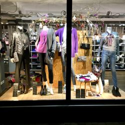 Hellfeuer - Schaufenster im November 2018