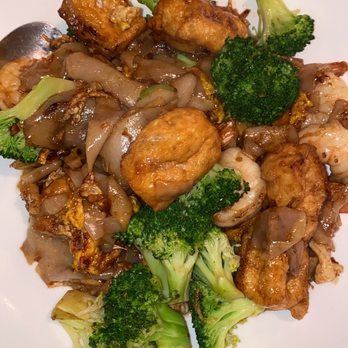 Sawasdee Danvers - BEST PAD SEE EW 5/5 - Thai Near Me - Danvers, Massachusetts
