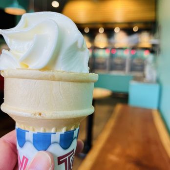 Easy Breezy Frozen Yogurt - Ice Cream & Frozen Yogurt Near Me - Walnut Creek, California Easy Breezy Frozen Yogurt - Ice Cream & Frozen Yogurt Near Me - Walnut Creek, California