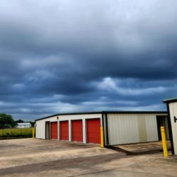 A-Prime Self Storage - Nice, clean facilities along with friendly helpful staff.