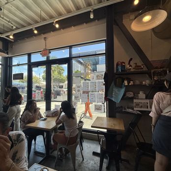 Pioneer Saloon - Inside the restaurant - Japanese Near Me - Honolulu, Hawaii