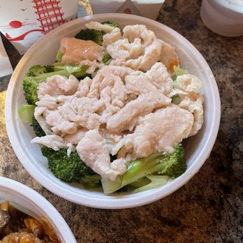 China Grill - Steamed chicken and broccoli - side of garlic sauce was amazing! - Chinese Near Me - Candler, North Carolina