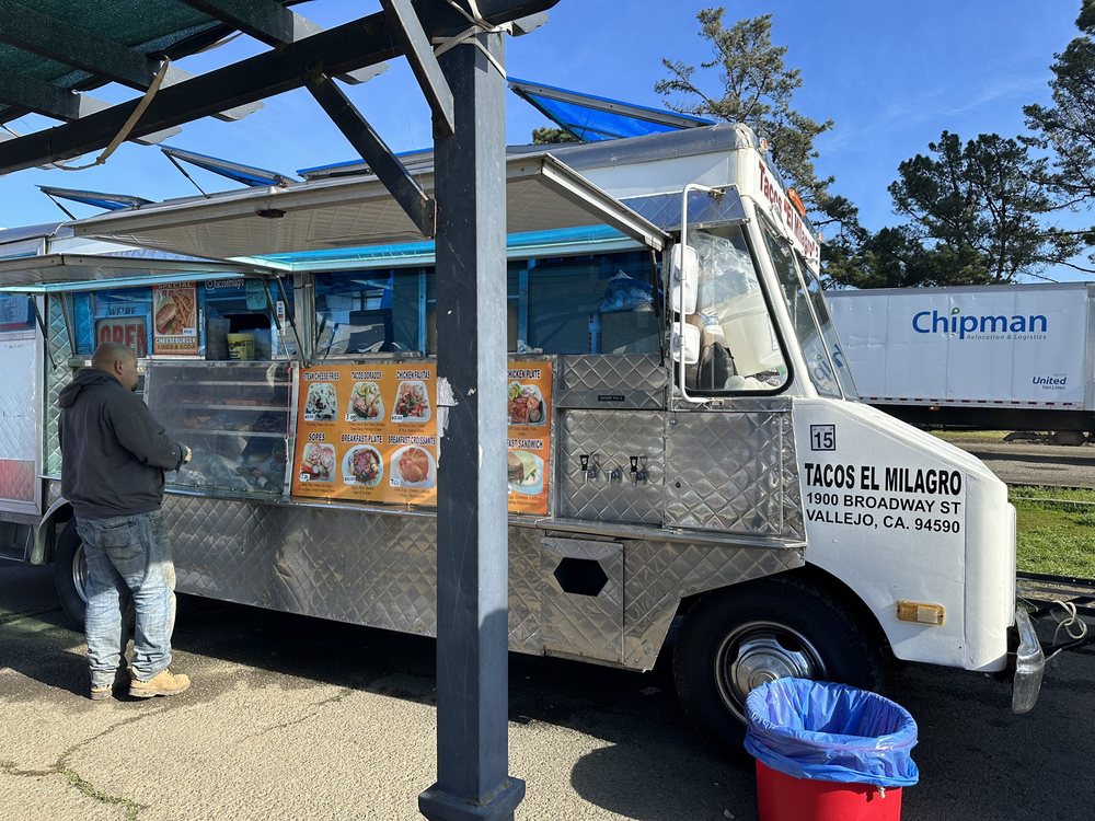 Tacos "El Milagro" Taco Truck