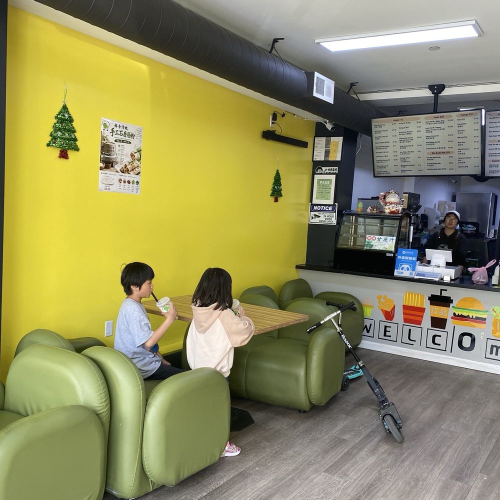 Fun Tea House - Interior of shop - Bubble Tea Near Me - San Francisco, California Fun Tea House - Interior of shop - Bubble Tea Near Me - San Francisco, California