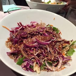 Au Jardin - Salade Basic : carottes, betteraves, chou rouge, oignon rouge et pâtes. Sauce moutarde à l'ancienne.