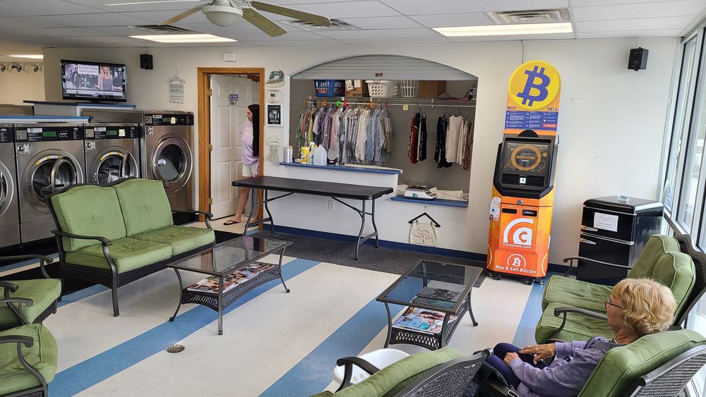 LAKEVIEW LAUNDROMAT Updated August 2024 15 Photos & 10 Reviews