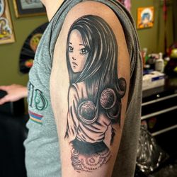Red Moon Custom Tattoo & Piercing