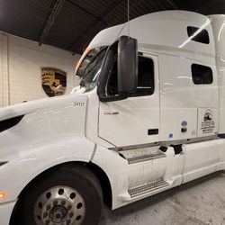 Val's Auto Body