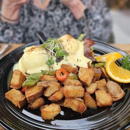 Eggs Benedict, roasted potatoes