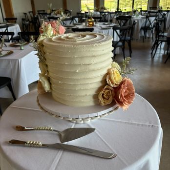Bloomfield Bakeshop - Red velvet vegan/gluten free cake - Bakeries Near Me - Bloomfield Hills, Michigan Bloomfield Bakeshop - Red velvet vegan/gluten free cake - Bakeries Near Me - Bloomfield Hills, Michigan