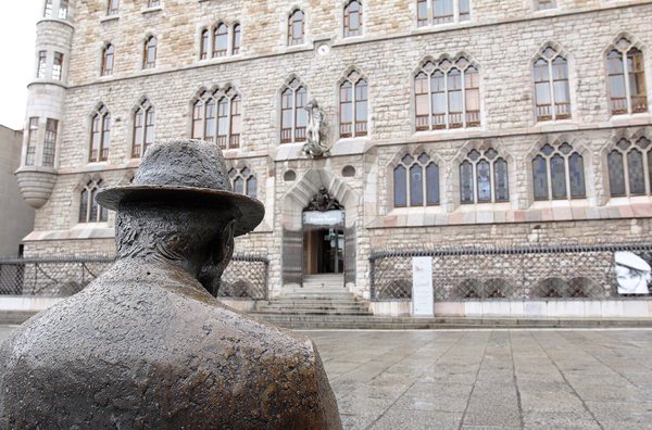 Casa Botines by null