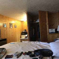 Columbia River Inn - single queen room... super clean and nicely equipped