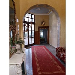 Hotel Der Platengarten - Hotelhalle - Aufgang zu den Hotelsuiten im Hotel Platengarten Ansbach. Angebot für Hochzeitsgesellschaften, ideal für Feiern in der Orangeri