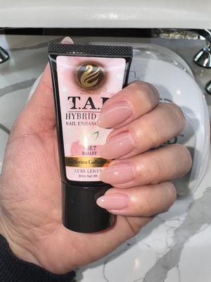 Crave Nails & Beauty Bar by null