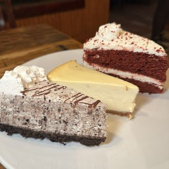 Est Est Est Pizza - Cheesecake Oreo Cake red velvet - Pizza Near Me - New Haven, Connecticut