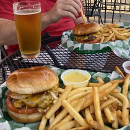 Really delicious burgers and fries!
