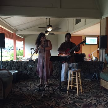 Hukilau Lanai - Entertainment in the bar - Seafood Near Me - Kapaa, Hawaii
