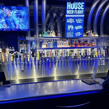 Yard House - New American Near Me - Sarasota, Florida