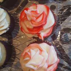 Memorie Makers Cafe & Cupcakery - Red Velvet Cupcakes
