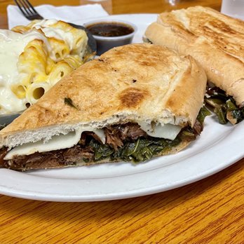Virgin Island Thyme - Oxtail sandwich with mac and cheese. - Caribbean Near Me - Orlando, Florida Virgin Island Thyme - Oxtail sandwich with mac and cheese. - Caribbean Near Me - Orlando, Florida