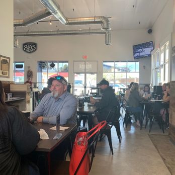 Brooks Burgers - Dining room - Burgers Near Me - San Luis Obispo, California