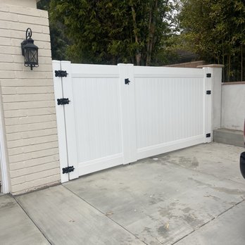 American Vinyl - 40/60 Vinyl gate - Fences & Gates Near Me - Fountain Valley, California