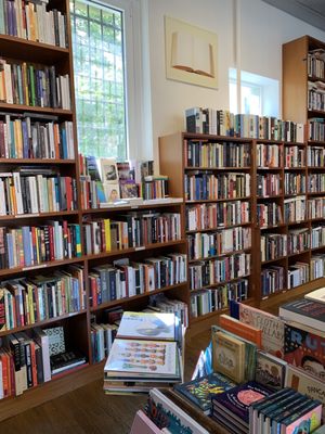 192 BOOKS - Updated June 2026 - 18 Photos & 45 Reviews - 192 10th Ave ...