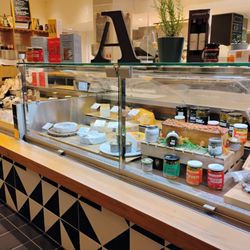 MARCHÉ ARTISANS - Meats and cheeses.