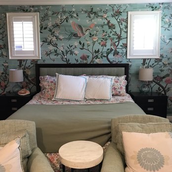 Professional Paperhanging & Removal - Wallpapering Near Me