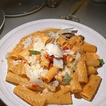 Glass & Vine - Chicken spicy rigatoni - New American Near Me - Miami, Florida Glass & Vine - Chicken spicy rigatoni - New American Near Me - Miami, Florida