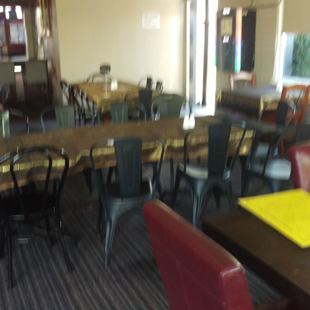 Gladstone Hotel - Bistro - Hotels Near Me - Stockton, NSW