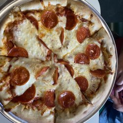 Island Diner - 12" (small) pizza w/ one topping (pepperoni).