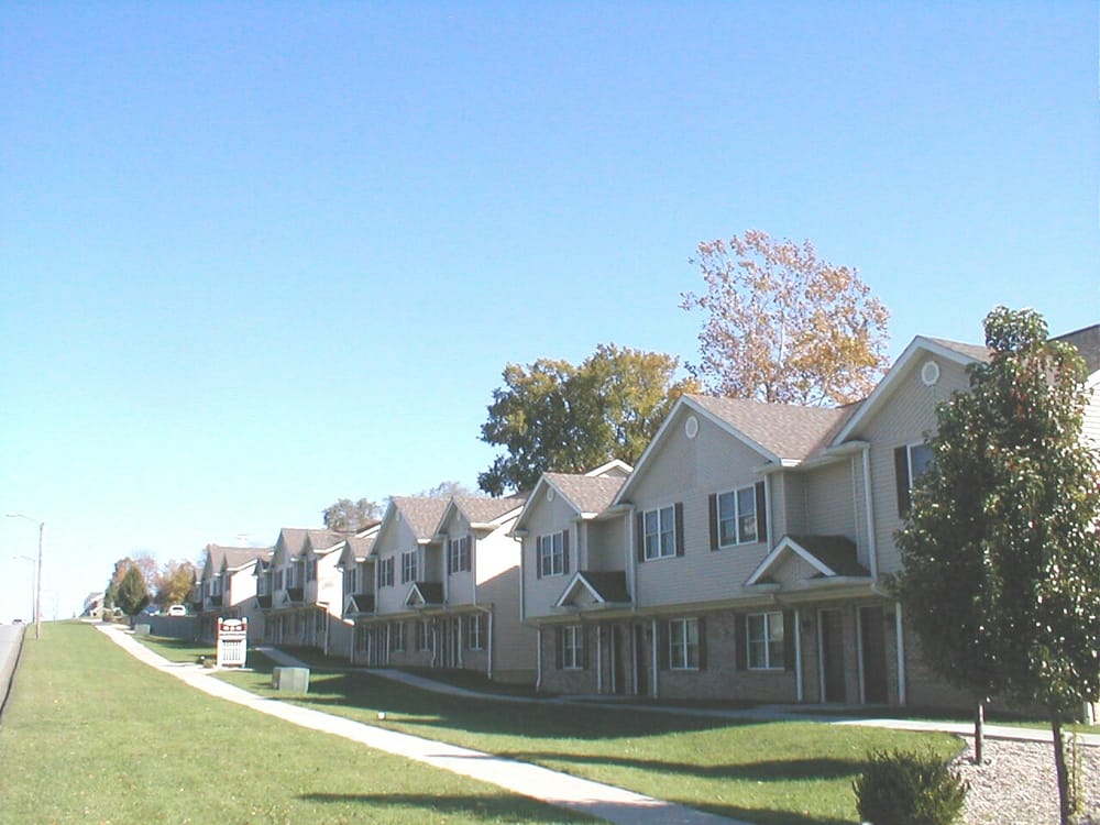 G&R RENTALS Updated July 2024 851 E Grand Ave, Carbondale, Illinois