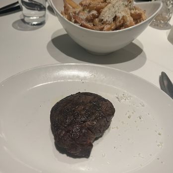 Del Frisco's Double Eagle Steakhouse - 8oz Filet Mignon - Steakhouses Near Me - Pittsburgh, Pennsylvania Del Frisco's Double Eagle Steakhouse - 8oz Filet Mignon - Steakhouses Near Me - Pittsburgh, Pennsylvania