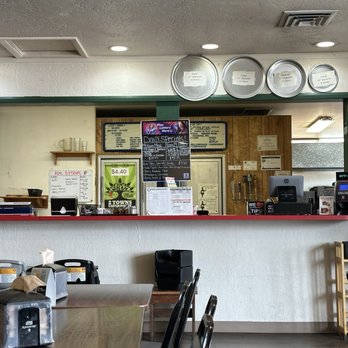 Ugo's Pizza Parlor - Pizza Near Me - Dallas, Oregon