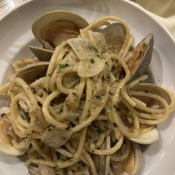 Boro6 Wine Bar - Vongole - Wine Bars Near Me - Hastings-on-Hudson, New York
