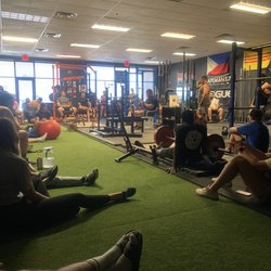 American Raw Fitness - Gym family meeting