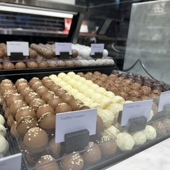 Läderach chocolatier suisse - Truffles Caramel - Candy Stores Near Me - Houston, Texas Läderach chocolatier suisse - Truffles Caramel - Candy Stores Near Me - Houston, Texas