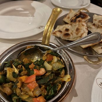 Le Taj - Bindi Masala & Fresh Naan-- SOO GOOD! - Indian Near Me - Montreal, Quebec