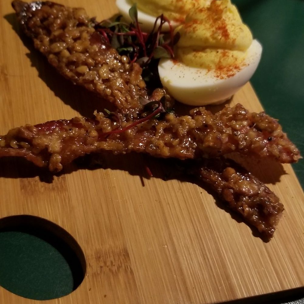 Rosa Flamingos - Bacon and eggs - New American Near Me - Bethlehem, New Hampshire