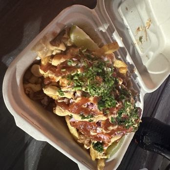 Earth Aloha Eats - Pulled pork fries - Food Trucks Near Me - Honolulu, Hawaii