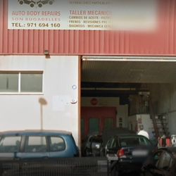 Taller Autobody Balear - Outside Taller Autobody shop after receiving the great news of excellent work done on my car. Best and most trusted mechanics on the Island.